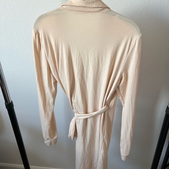 amazon Women’s Cream Wrap Dress Size Medium - Picture 4 of 5